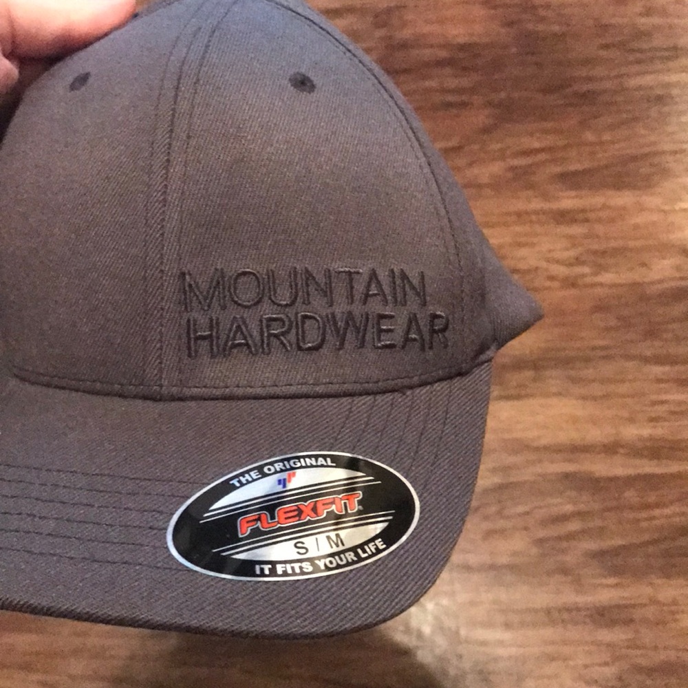 NWT- Men's Mountain Hard-wear hat